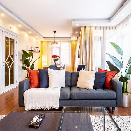 Captivating Flat With Balcony Near Besiktas Pier Apartment Istanbul Ngoại thất bức ảnh
