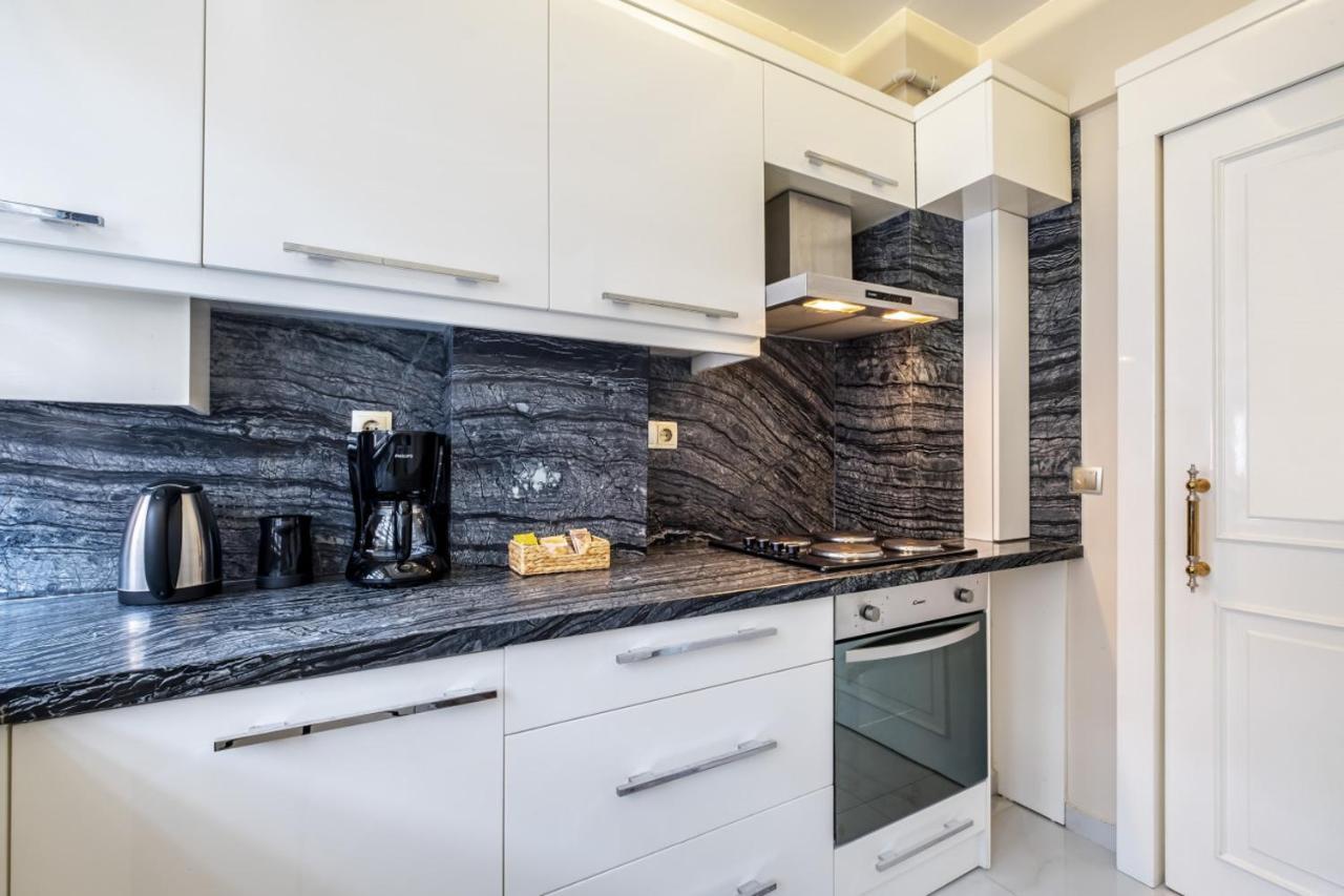 Captivating Flat With Balcony Near Besiktas Pier Apartment Istanbul Ngoại thất bức ảnh