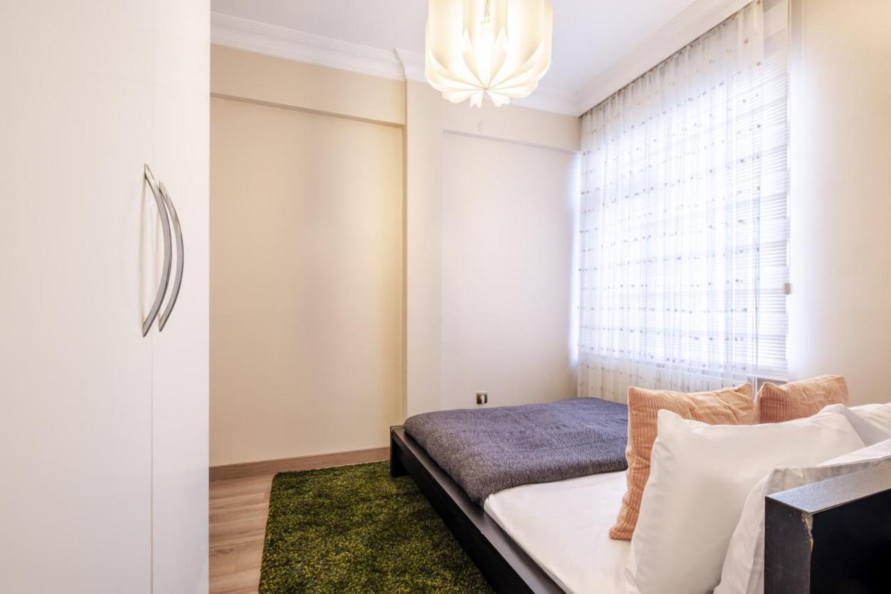 Captivating Flat With Balcony Near Besiktas Pier Apartment Istanbul Ngoại thất bức ảnh